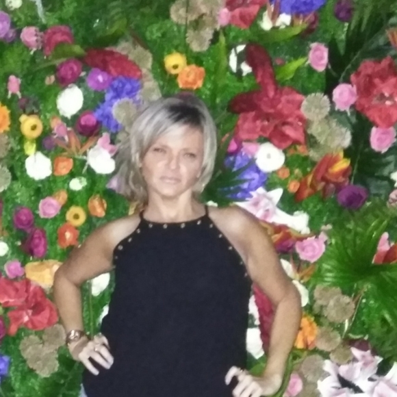 Meet your Posher, Kristina - Picture 2 of 2